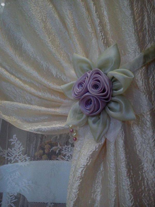 Как сделать цветы из фатина: новогодние поделки, украшения на платье, бантики, заколки и брошь