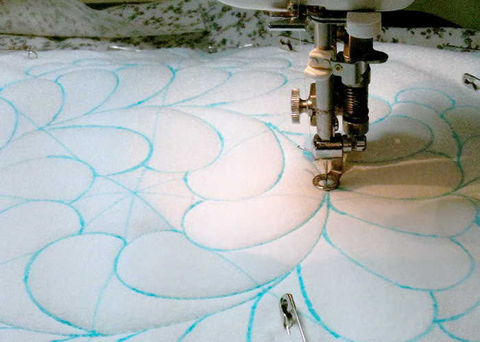 Как сшить лоскутное одеяло: мастер-класс для начинающих, как простегать на швейной машине