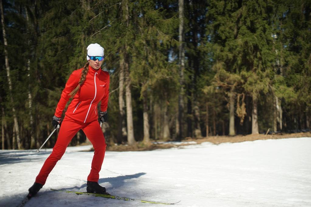 Как выбрать одежду для беговых лыж?