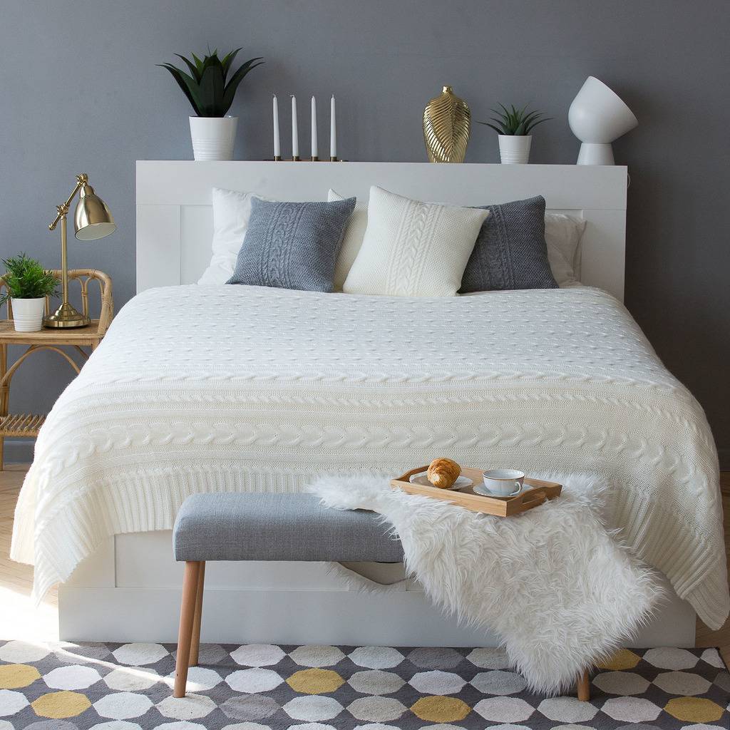 Как красиво застелить кровать покрывалом в спальне: 11 способов красиво застелить постель