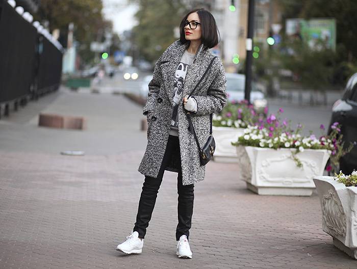 Как сочетать кроссовки с пальто: советы стилистов :: syl.ru