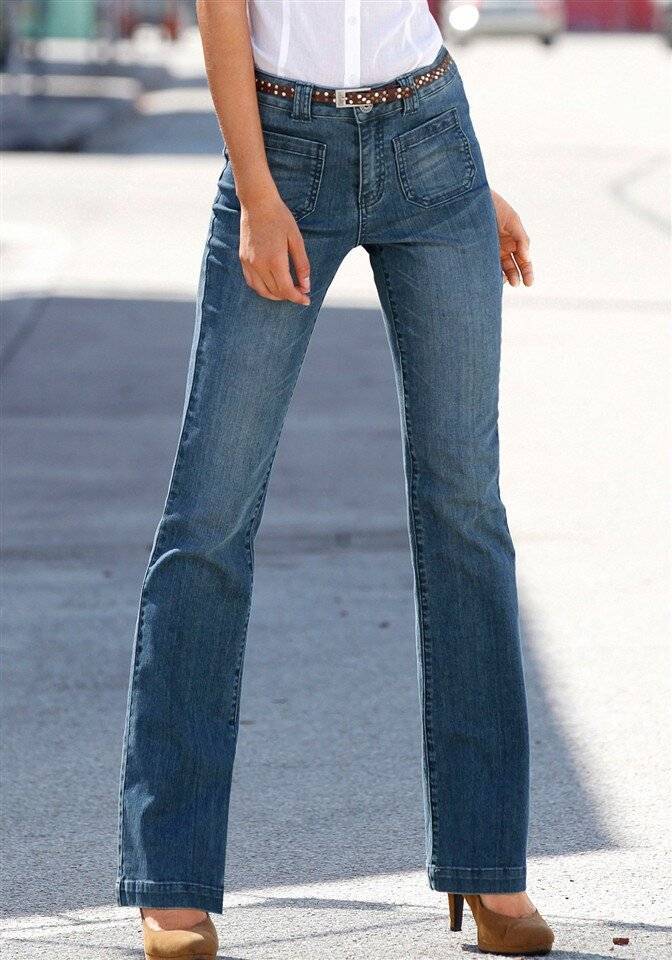 Женские прямые джинсы: кому идут, с чем носить, 50 фото
