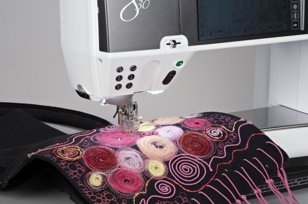 Машинная вышивка для начинающих: как научиться творить на швейной машинке