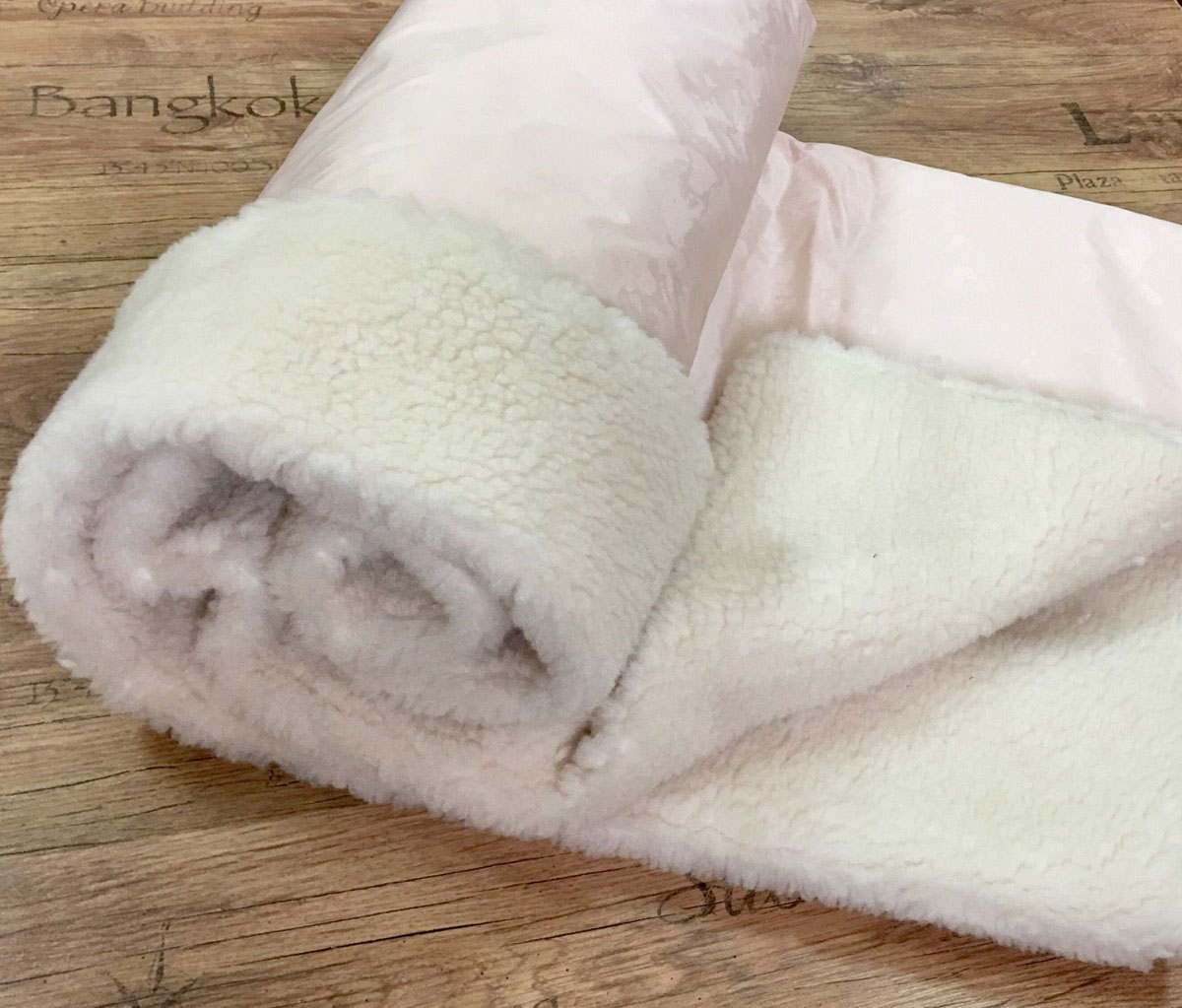 Можно ли стирать одеяло из овечьей шерсти в стиральной машине и как?