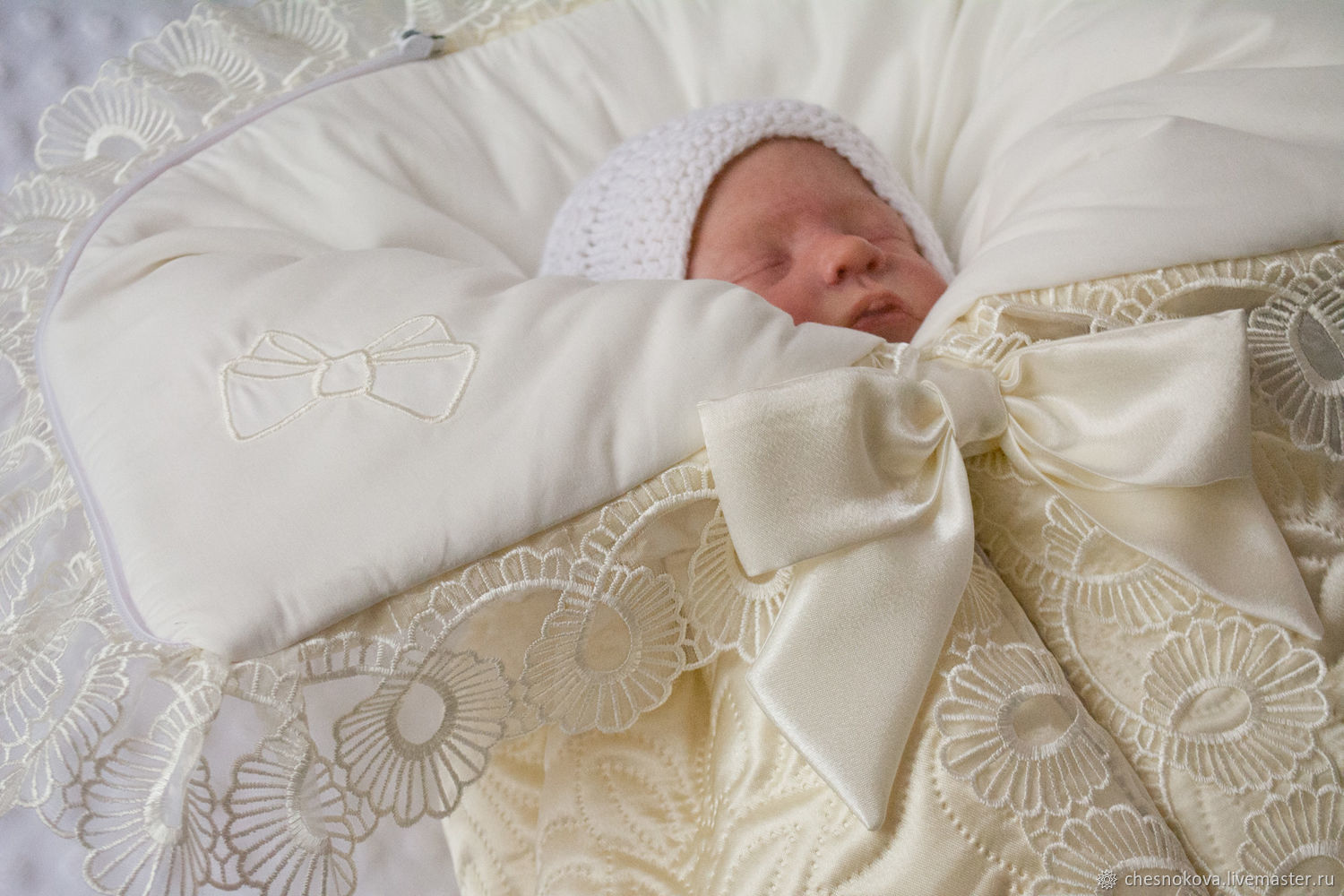 Размер детского одеяла для новорожденных в кроватку, на выписку, а также для детей старшего возраста