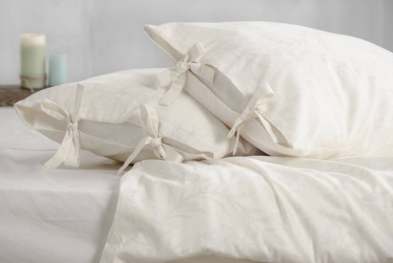 Почему постельное белье пахнет и как избавиться от запаха