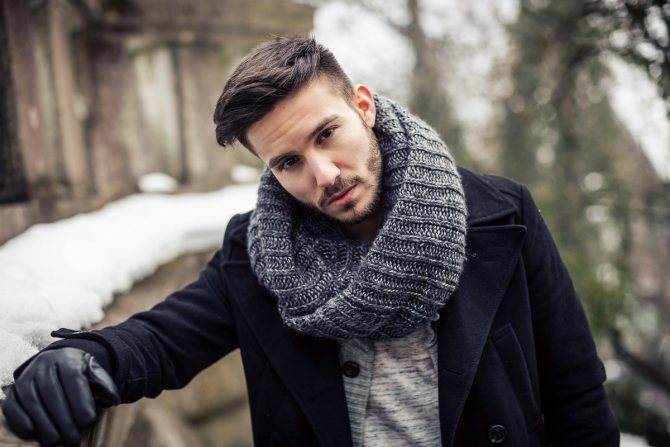 Как мужчине красиво и правильно завязать шарф на пальто