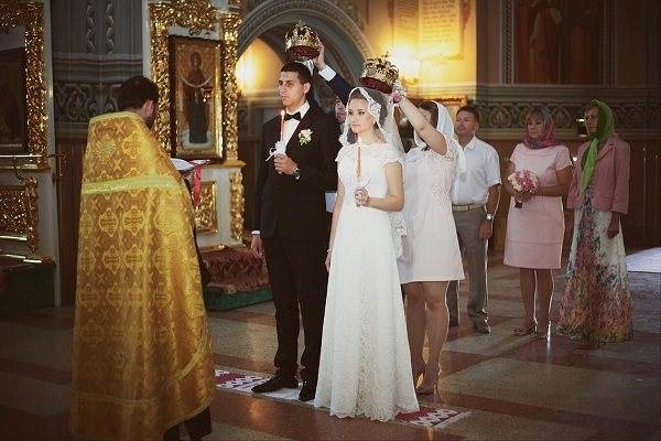 Платье для венчания в церкви (91 фото): варианты для полных, разновидности венчальных нарядов