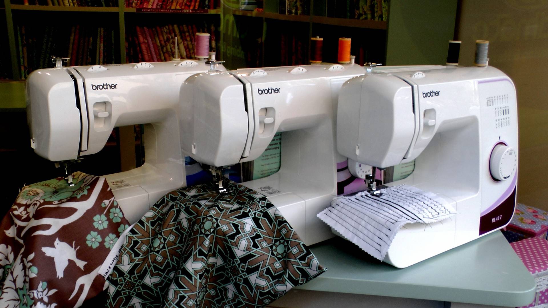 Швейная машинка для начинающих: какие бывают, как выбрать