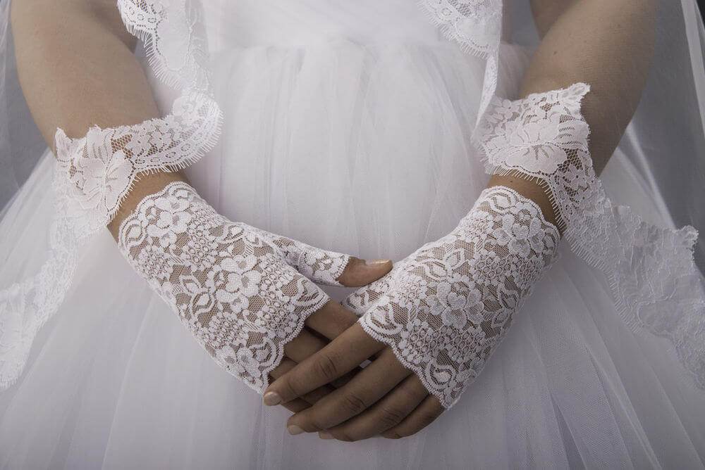 Свадебные перчатки для невесты, какие выбрать?
