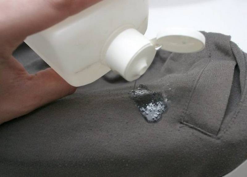 Эффективные способы, как очистить одежду от корректора, пошаговые рекомендации