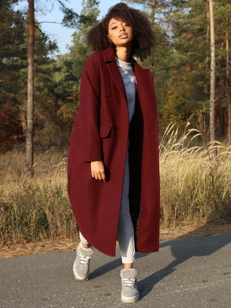 Модные женские пальто в стиле оверсайз: фото моделей, стильные луки 2021-2022