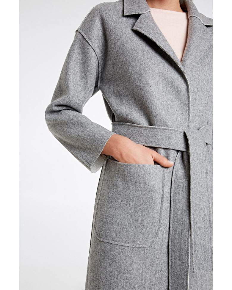Просто и доступно: как узнать размер женского пальто?
