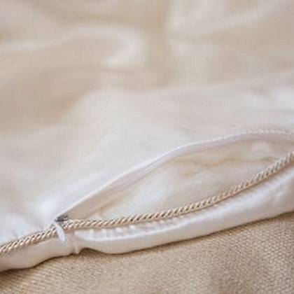 Шелковое одеяло: плюсы и минусы, особенности наполнителя, как выбрать