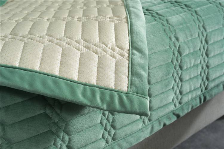 Как правильно простегать одеяло на синтепоне. размеры покрывала после стежки могут уменьшиться. машинкой или руками