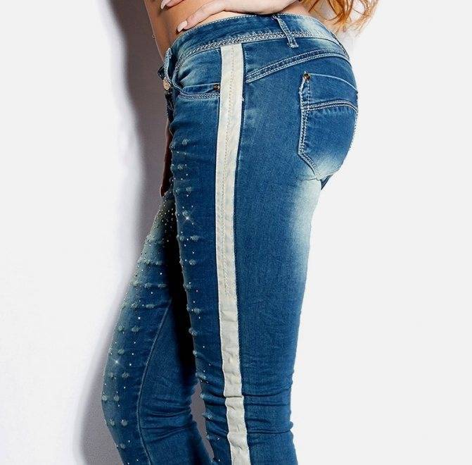 Как красиво расшить джинсы по бокам