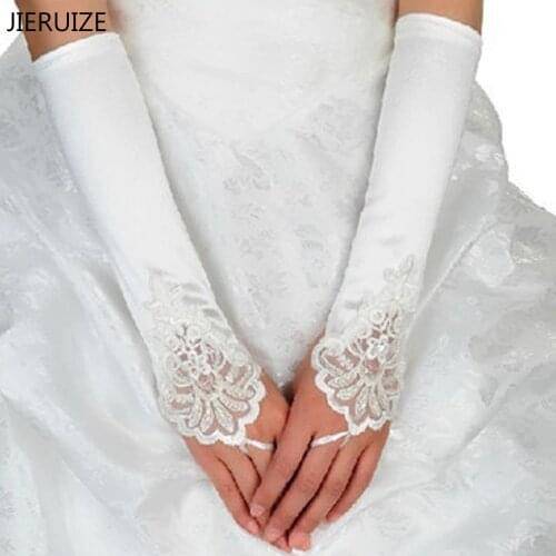 Свадебные перчатки для невесты: как выбрать (длинные и короткие, белые или айвори, кружевные и атласные, без пальцев, митенки), как сделать своими руками (фото)