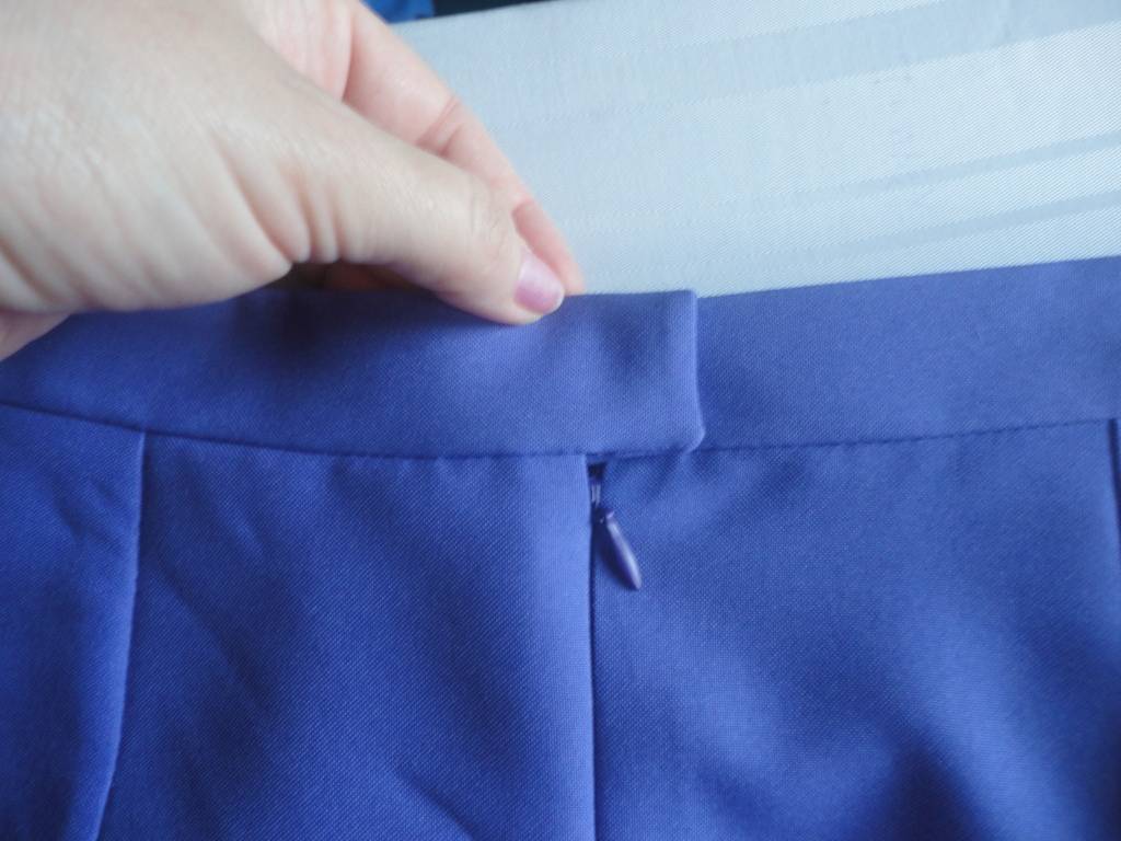 Как вшить резинку в пояс юбки?