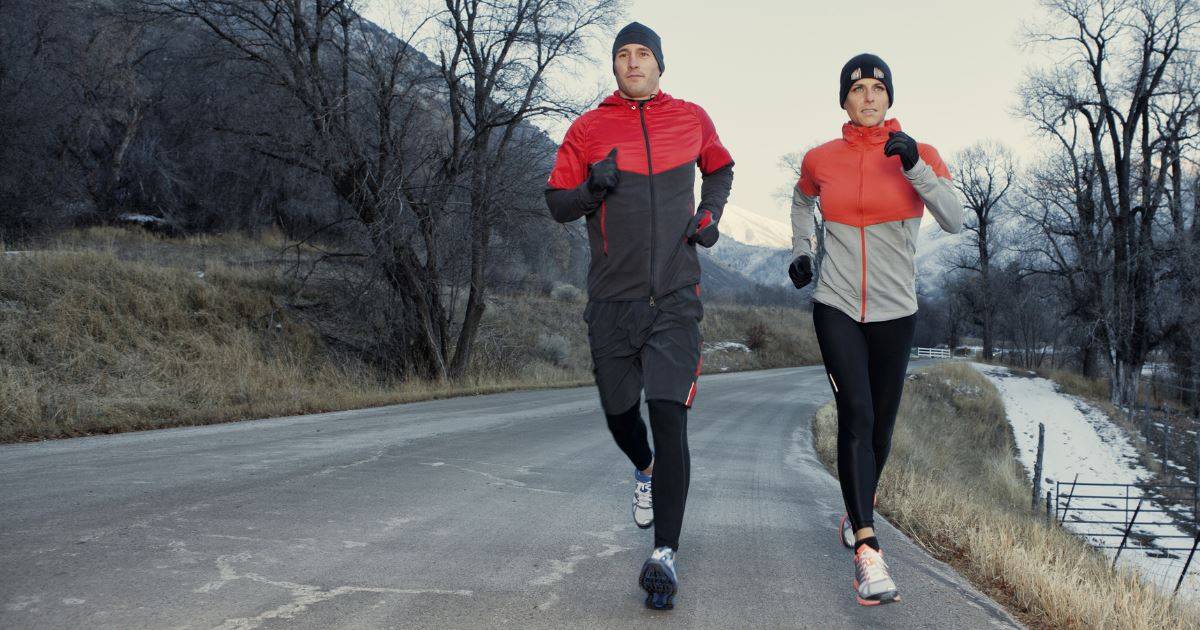 Зимняя одежда для бега: требования, правила выбора, примеры