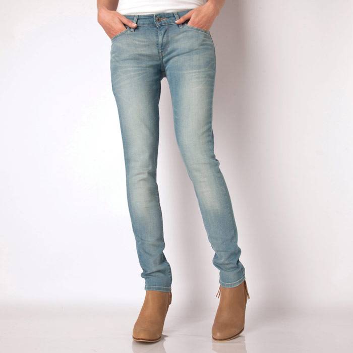 Женские джинсы стрейч: разновидности по фасонам и расцветкам, модные сочетания брюк с одеждой и обувью