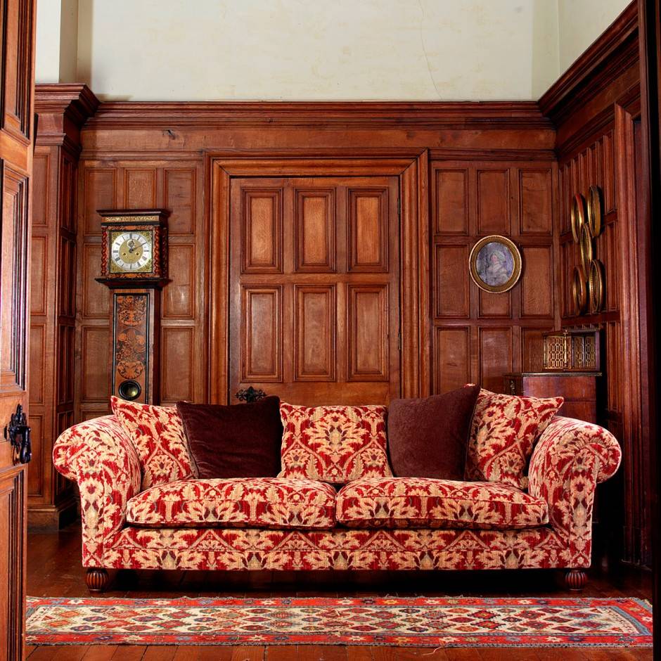 Кресла и диваны в английском стиле: преимущества классической мягкой мебели