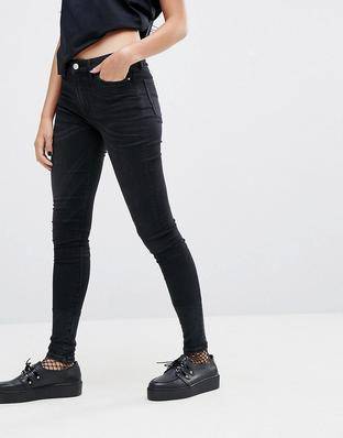 С чем носить черные джинсы: подбираем модный лук в новом сезоне