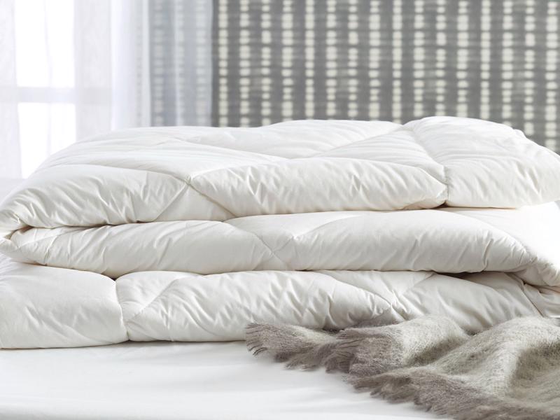 Шёлковое одеяло: плюсы и минусы, как выбрать