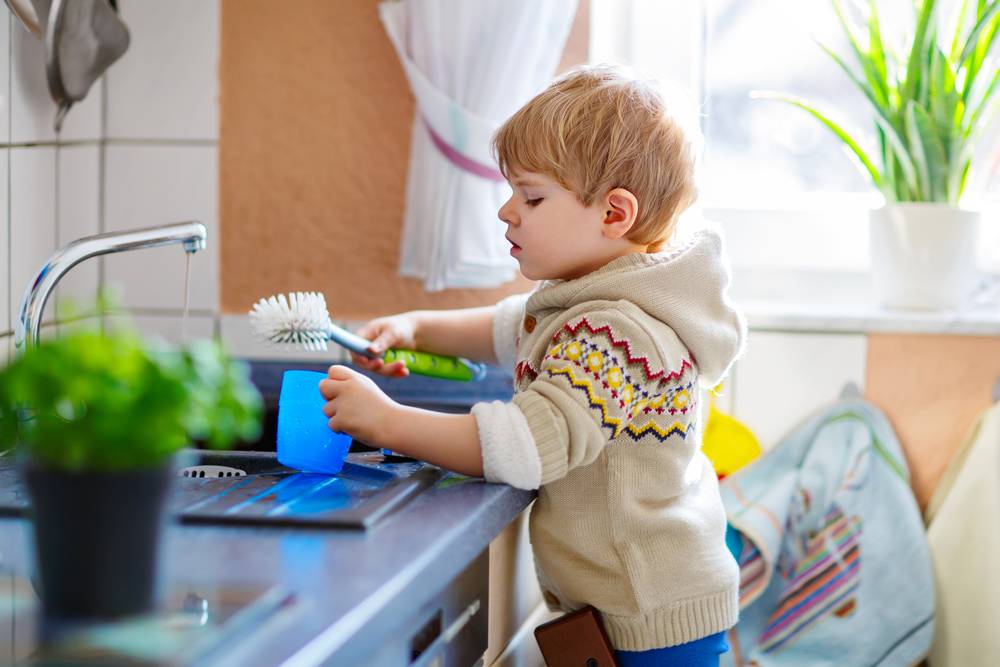 Как привлечь ребенка к уборке, дети и работа по дому