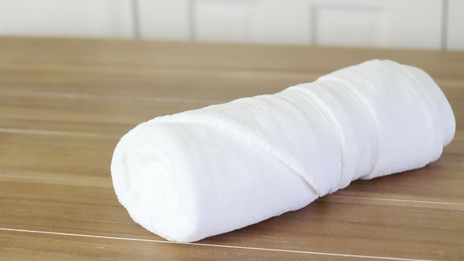 Метод полотенца. Скрученное полотенце. Складывание полотенец в рулонах. Свернутые полотенца. Сворачивание полотенца.