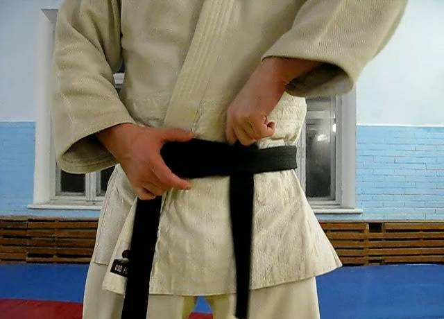 Как завязывать пояс на кимоно? учимся это делать правильно :: syl.ru