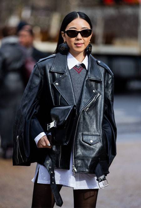 С чем носить кожаную куртку косуху женщине за 40 лет в 2021?