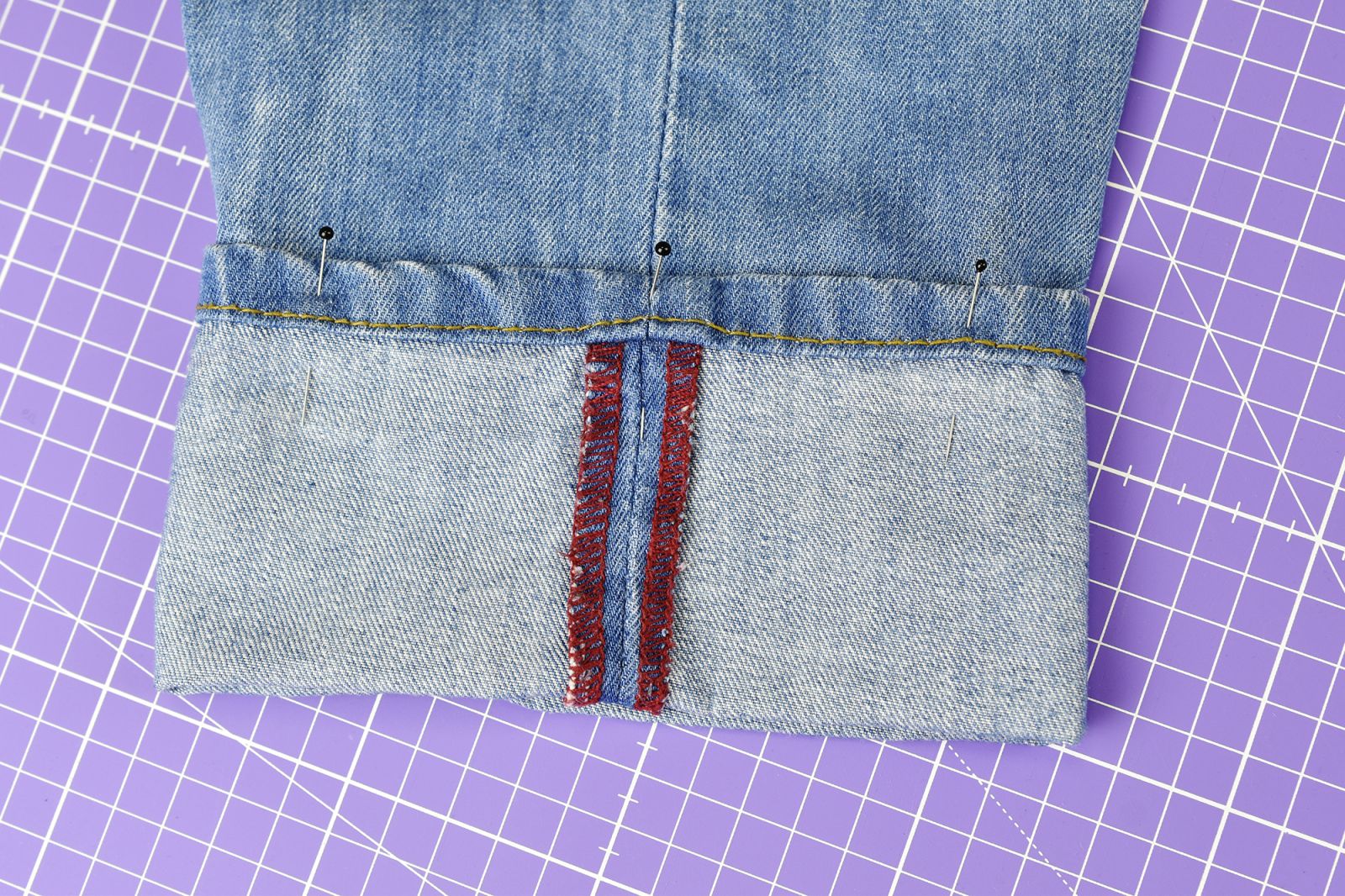 Подшить джинсы с сохранением шва