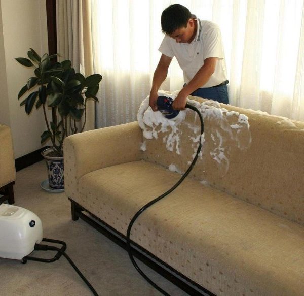 6 способов убрать неприятный заводской запах после покупки нового дивана