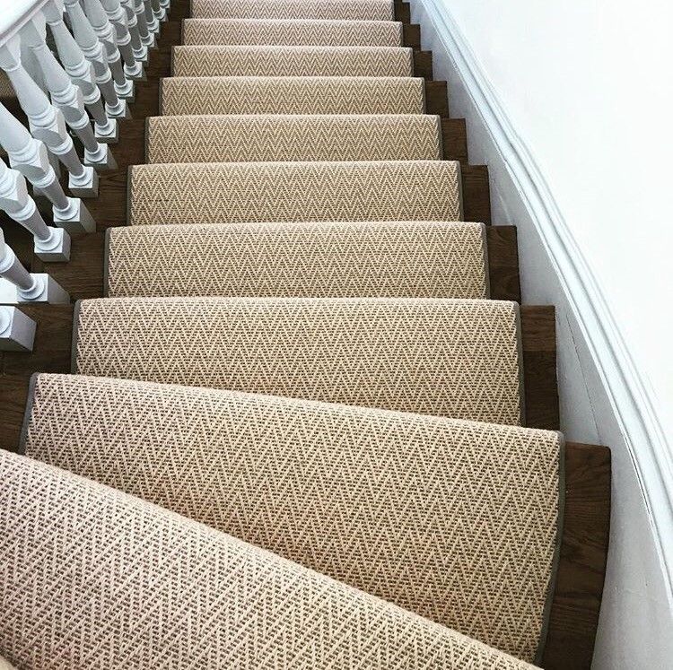 Укладка ковролина на лестницу - о нюансах в строительных работах