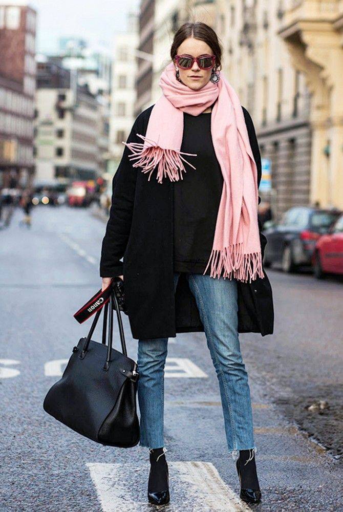 Цвет шарфа к черному пальто женщине