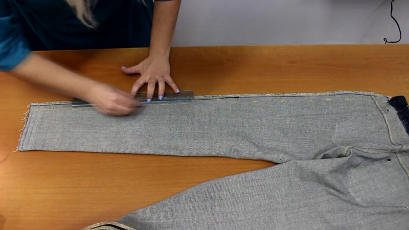 Как ушить брюки: на размер меньше, можно ли заузить брюки со стрелками, своими руками пошагово