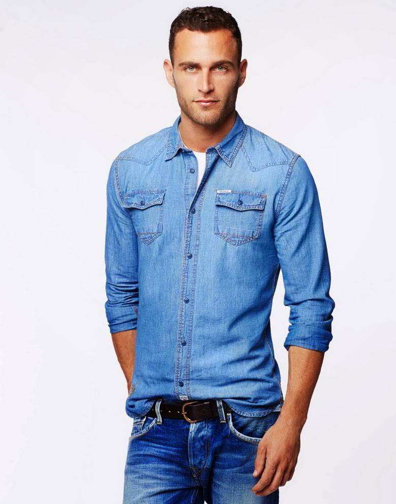 Как правильно сочетать рубашку с джинсами в мужском образе