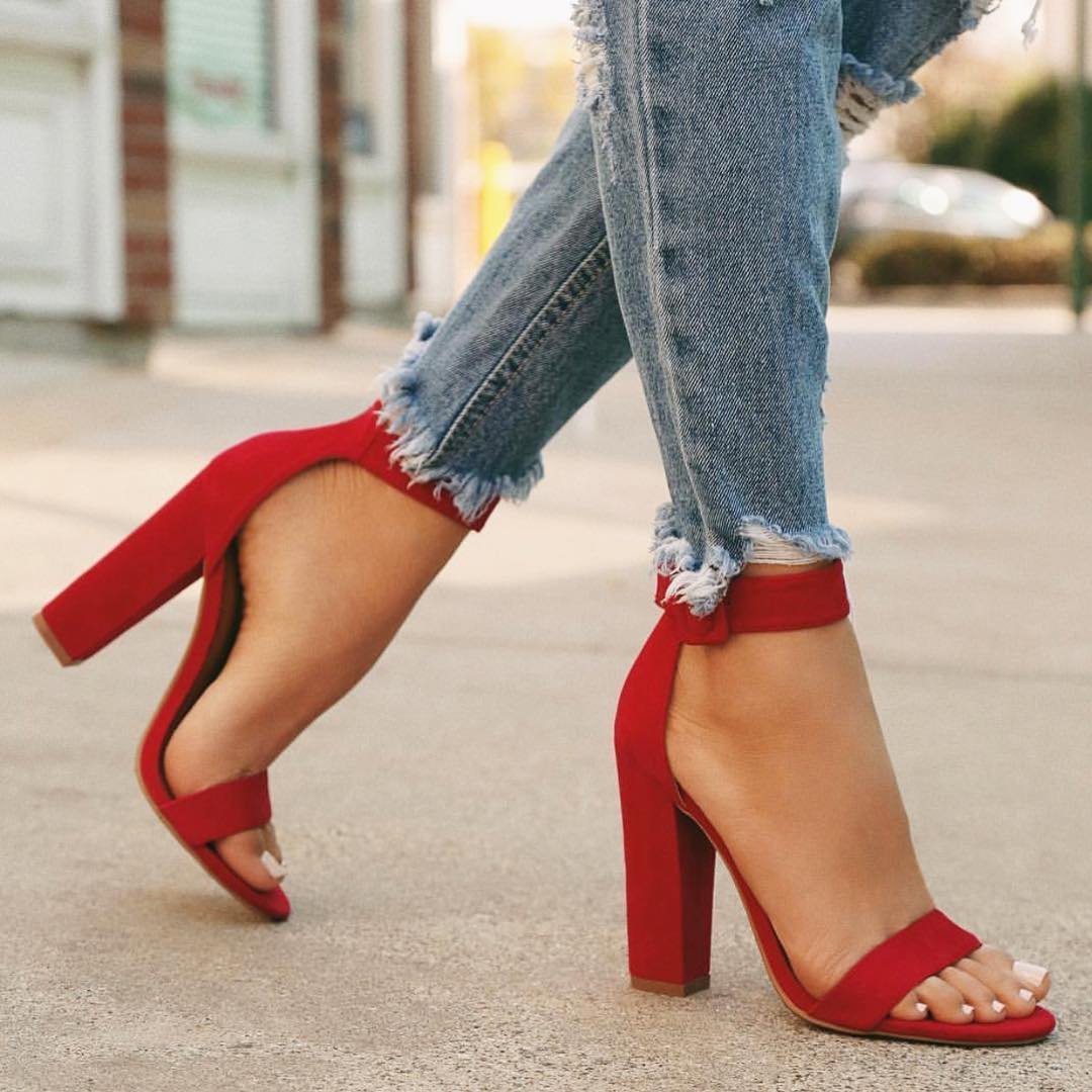 С чем одевать красные туфли