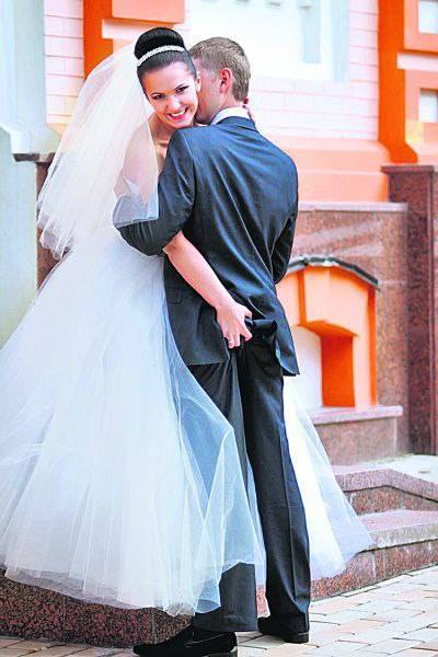 Кто должен покупать свадебное платье невесте?
