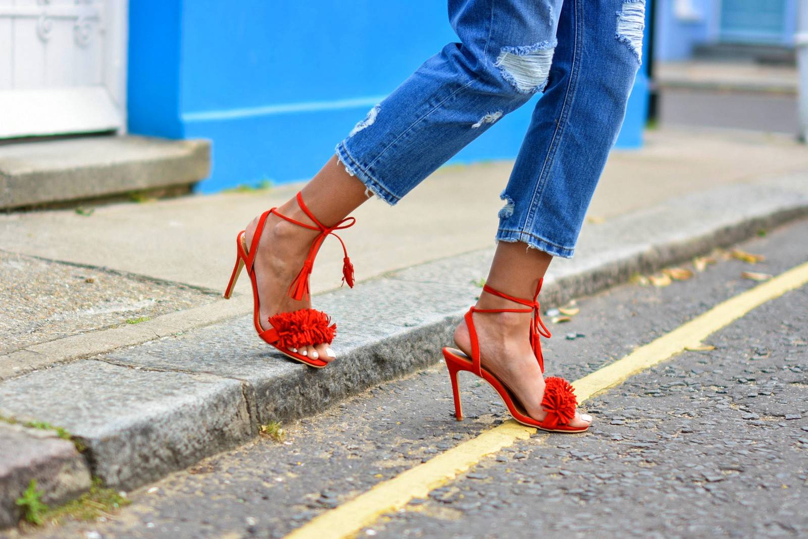 Как носить красные туфли: 14 шагов (с иллюстрациями)