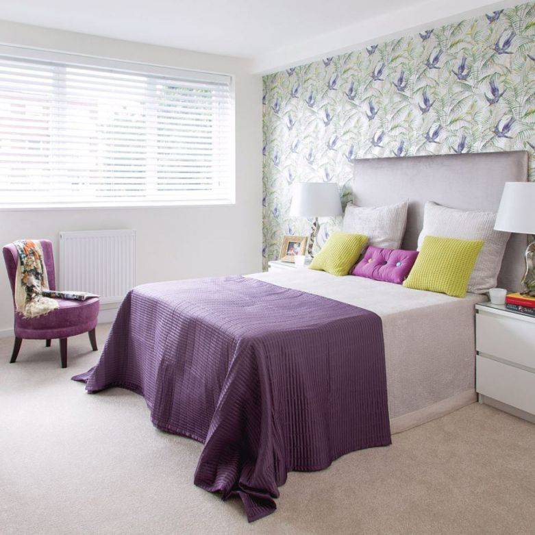 Фиолетовое покрывало для спальни: какой оттенок выбрать