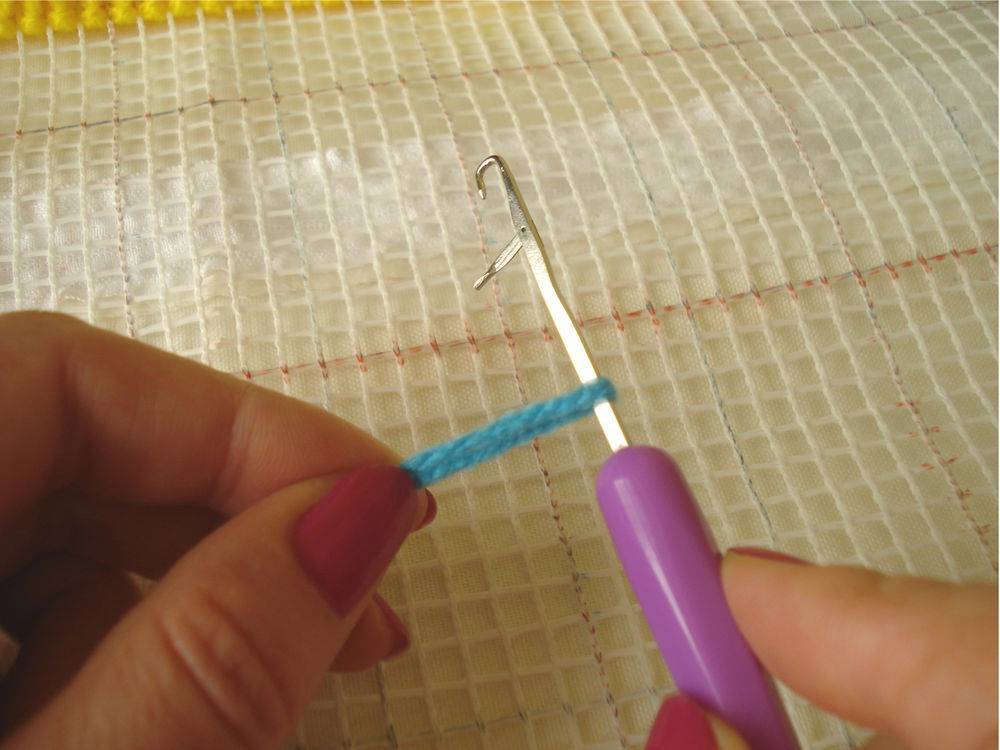 Вышивка в ковровой технике: как пользоваться иглой, крючком и схемы