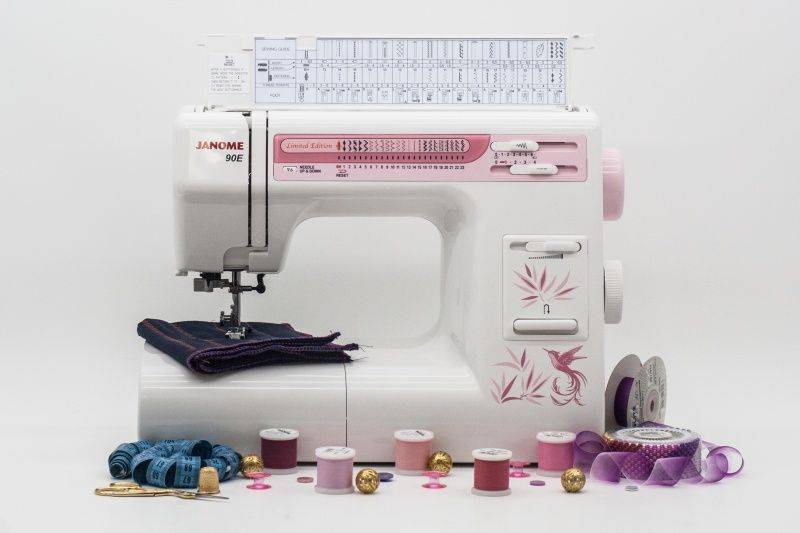 Какую швейную машинку выбрать: особенности и рейтинг швейных машинок