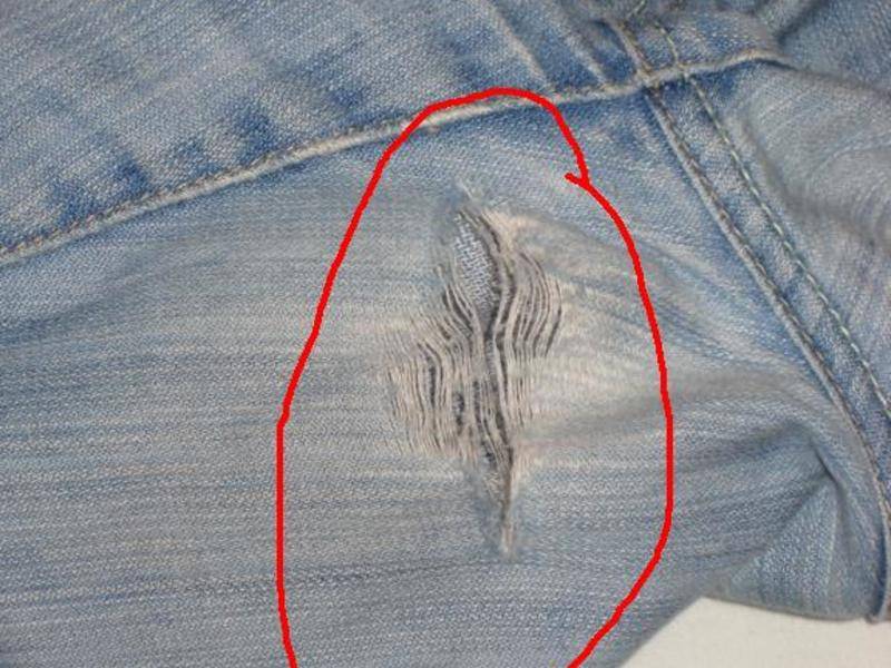 Подобрать вариант как зашить дырку на джинсах
