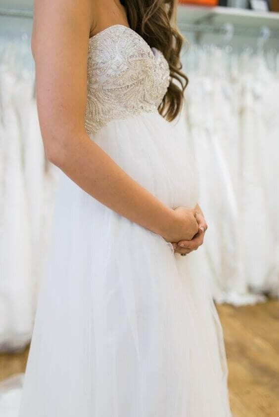 Фасоны вечерних платьев для беременных на свадьбу в качестве гостя