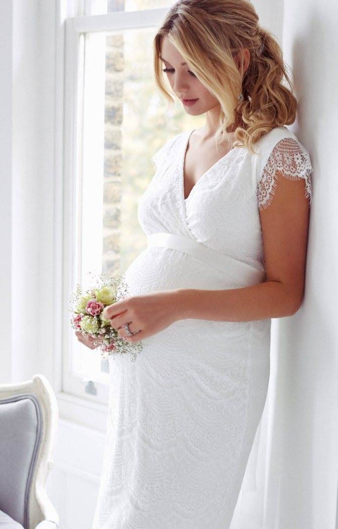 Свадебные платья для беременных: фото и советы по выбору фасона