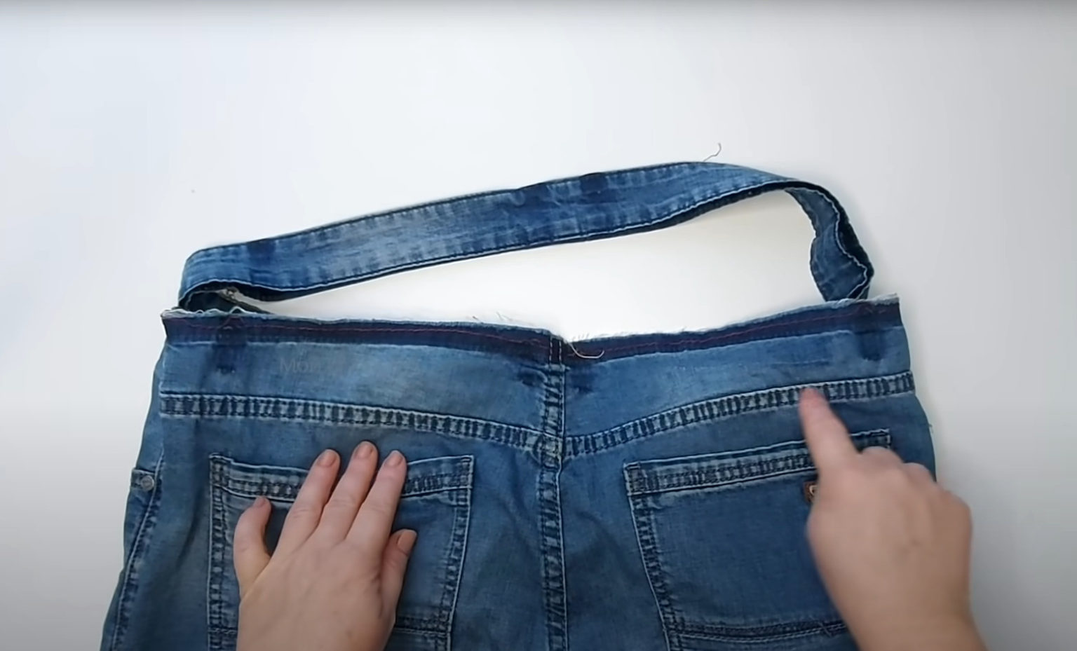 Как расширить джинсы в поясе и бедрах (пошагово)