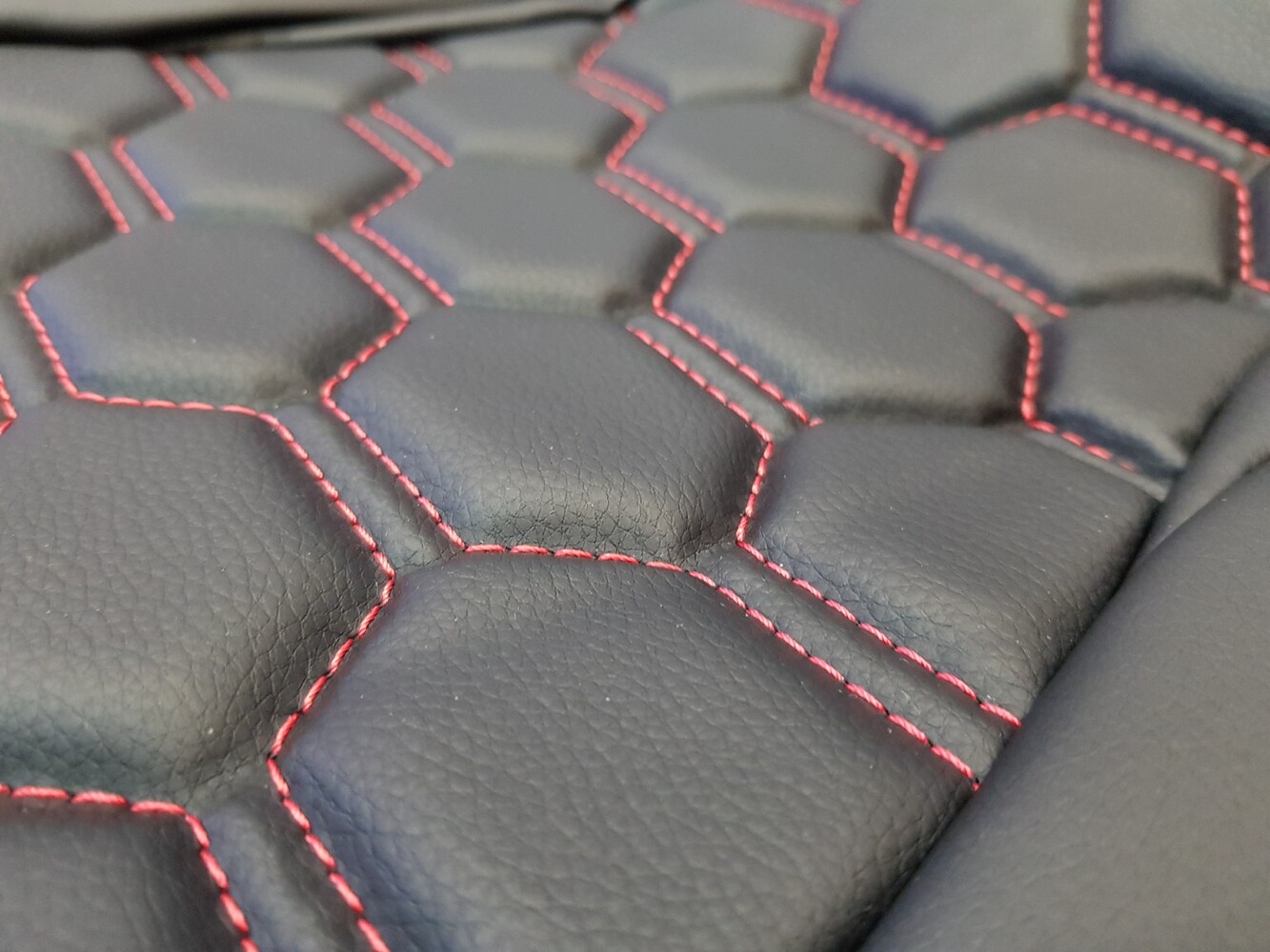Какие ткани применяются в автомобилях для обшивки салона