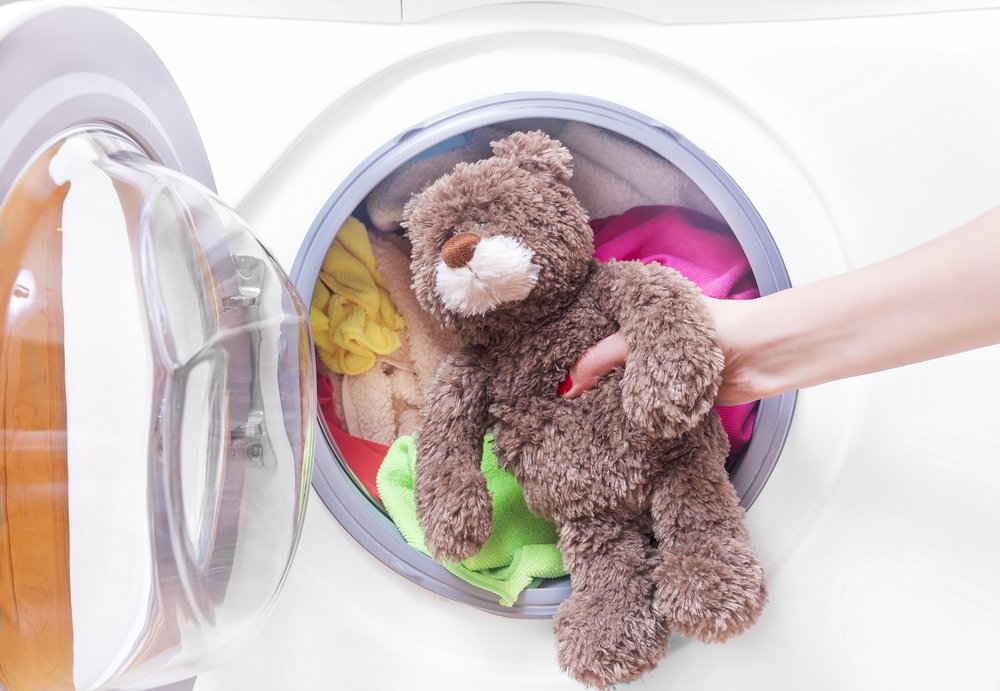 Как стирать мягкие игрушки небольшого размера и чистить объемные