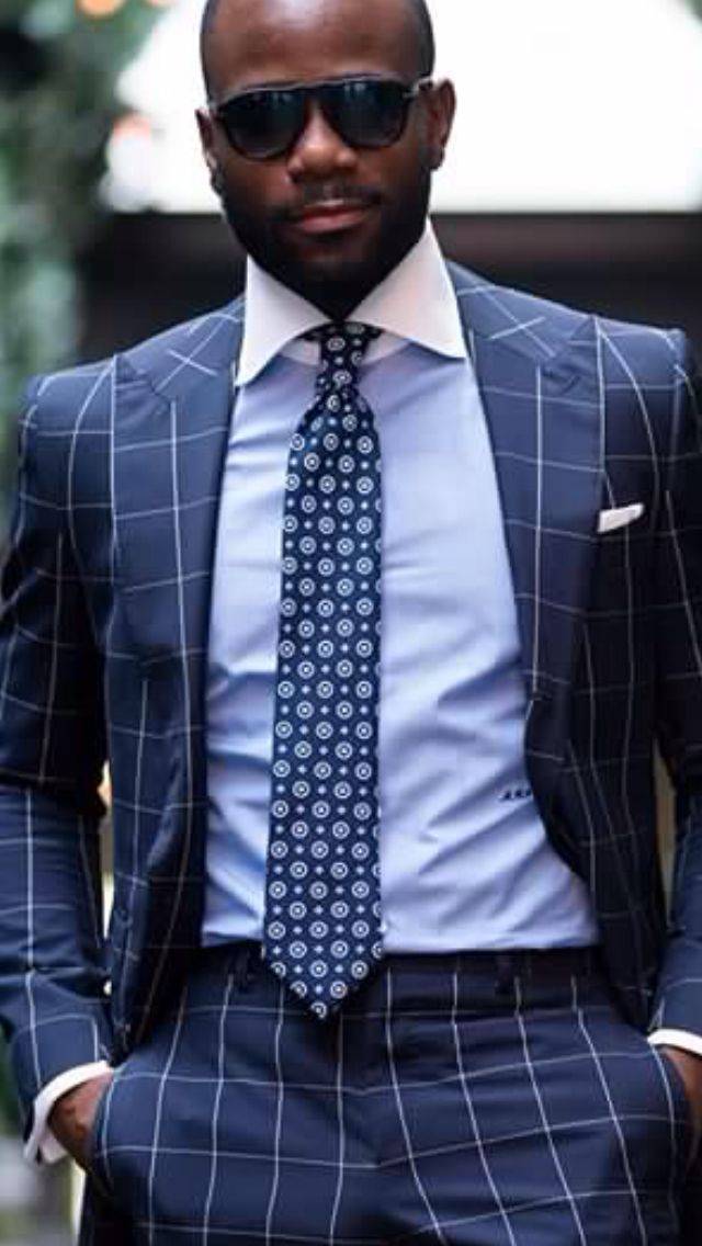 Голубая рубашка и галстук